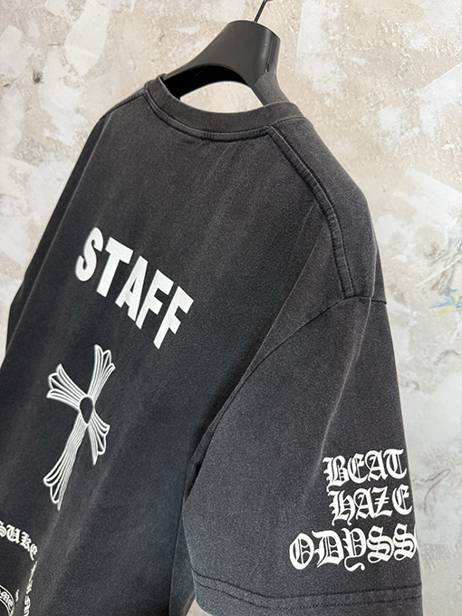 クロムハーツスーパーコピー STAFF 室京介コラボレーションウォッシャブル ポケット付きクロスサンスクリット語 半袖Tシャツ