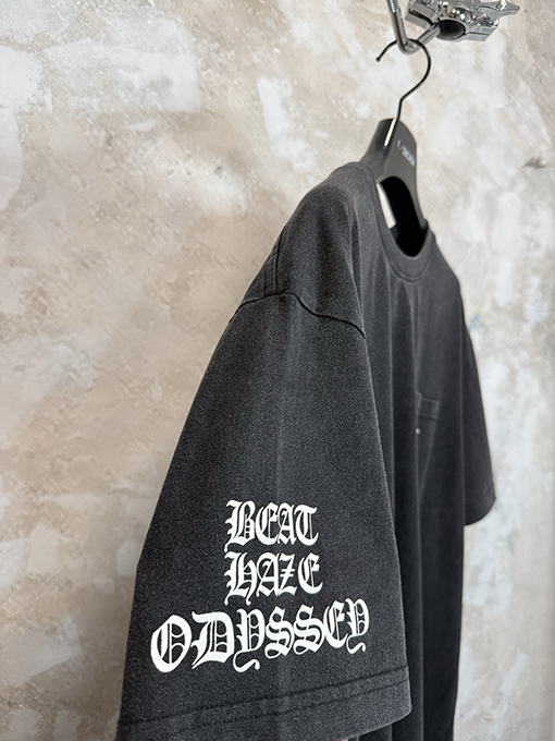 クロムハーツスーパーコピー STAFF 室京介コラボレーションウォッシャブル ポケット付きクロスサンスクリット語 半袖Tシャツ