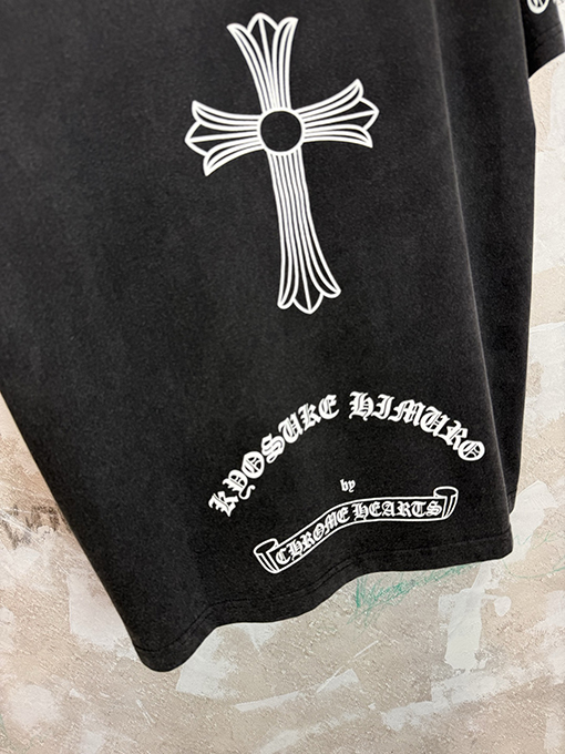 クロムハーツスーパーコピー STAFF 室京介コラボレーションウォッシャブル ポケット付きクロスサンスクリット語 半袖Tシャツ