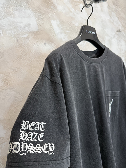 クロムハーツスーパーコピー STAFF 室京介コラボレーションウォッシャブル ポケット付きクロスサンスクリット語 半袖Tシャツ