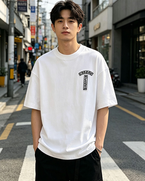 クロムハーツ 赤いハイビスカスの刺繍入り半袖Tシャツ
