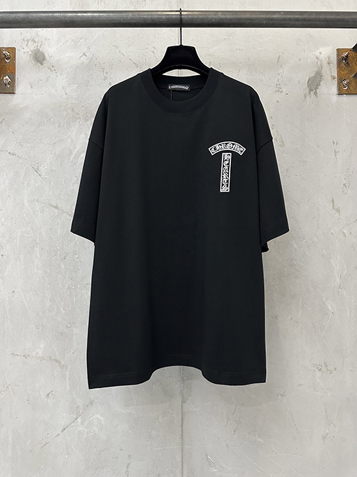 クロムハーツ 赤いハイビスカスの刺繍入り半袖Tシャツ