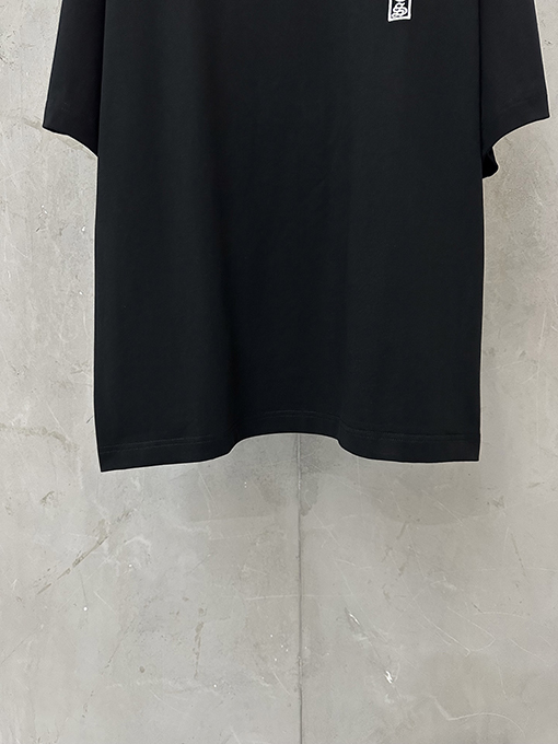 クロムハーツ 赤いハイビスカスの刺繍入り半袖Tシャツ