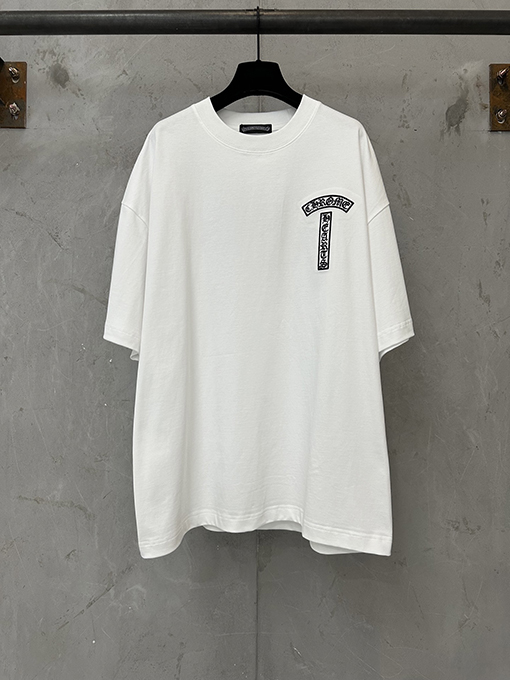 クロムハーツ 赤いハイビスカスの刺繍入り半袖Tシャツ