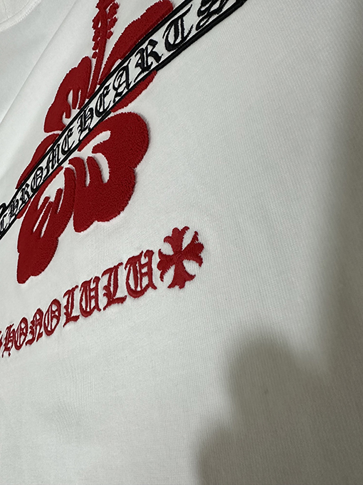 クロムハーツ 赤いハイビスカスの刺繍入り半袖Tシャツ