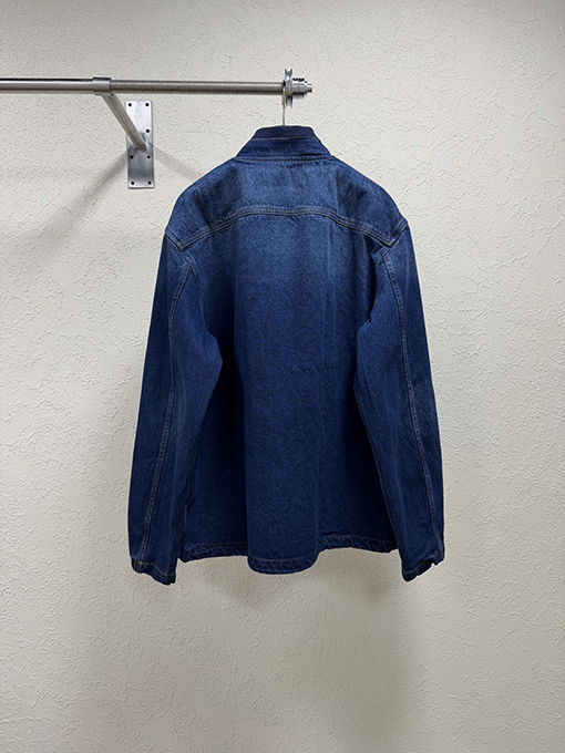 ルイヴィトンスーパーコピー クラシックなダメージをしたヴィンテージ風シングルブレストロゴデニムジャケット