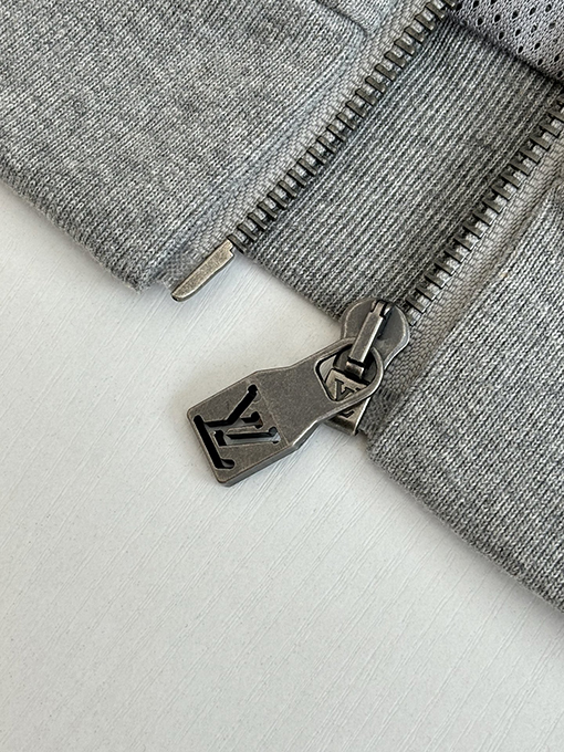 ルイヴィトン Monogram クラシックなエンボスの総柄スタンドカラージップアップジャケット