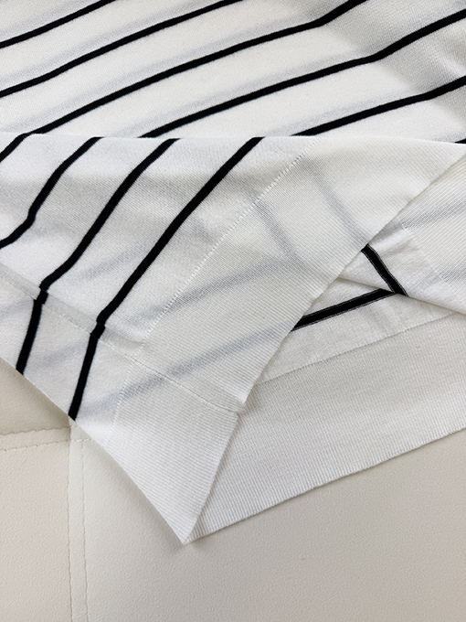 プラダ 刺繍入りストライプニット半袖ポロシャツ