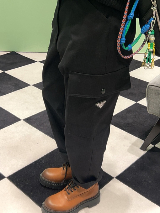 プラダ ポケット付き三角ラベルパンツ