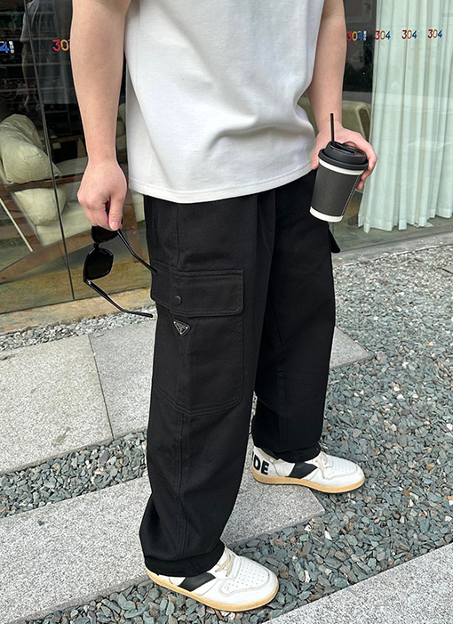プラダ ポケット付き三角ラベルパンツ