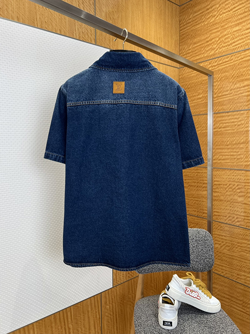ルイヴィトン クラシックなLVロゴ刺繍入り半袖デニムシャツとショートパンツのセット
