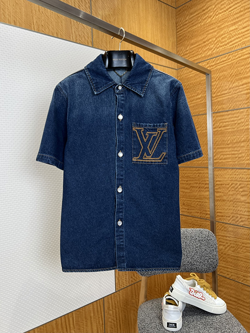 ルイヴィトン クラシックなLVロゴ刺繍入り半袖デニムシャツとショートパンツのセット