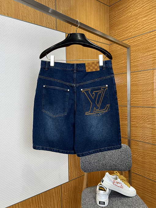 ルイヴィトン クラシックなLVロゴ刺繍入り半袖デニムシャツとショートパンツのセット