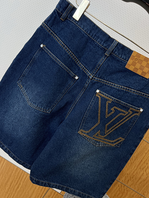 ルイヴィトン クラシックなLVロゴ刺繍入り半袖デニムシャツとショートパンツのセット
