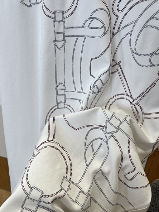 エルメスコピー ライン刺繍入りクルーネック半袖Tシャツ