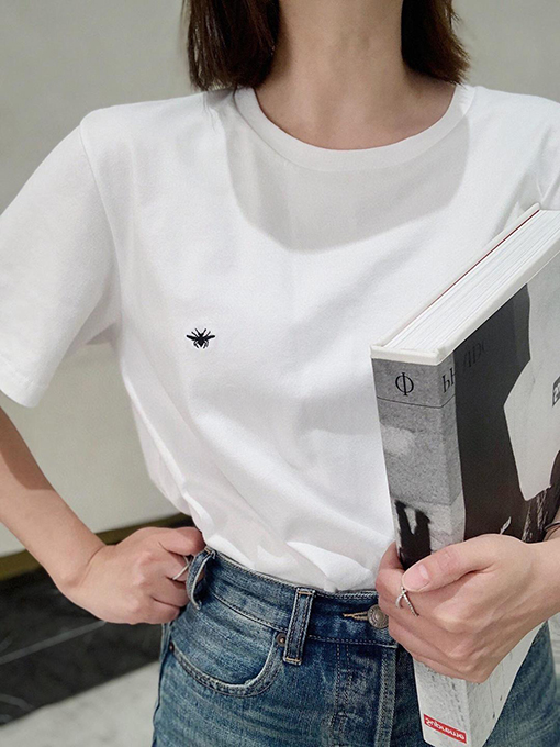 ディオールスーパーコピー ミツバチの刺繍が入ったベーシックな半袖Tシャツ