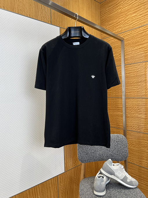 ディオールスーパーコピー ミツバチの刺繍が入ったベーシックな半袖Tシャツ