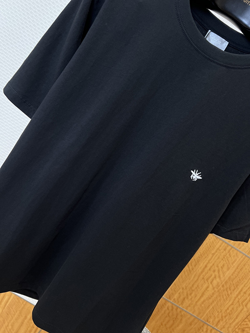 ディオールスーパーコピー ミツバチの刺繍が入ったベーシックな半袖Tシャツ
