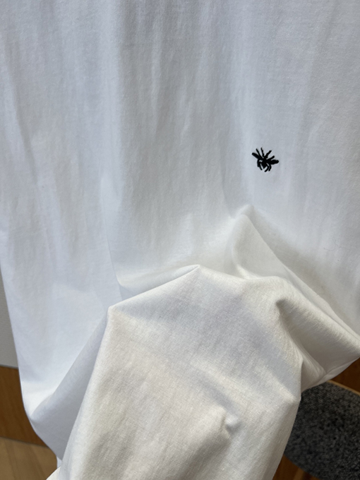 ディオールスーパーコピー ミツバチの刺繍が入ったベーシックな半袖Tシャツ