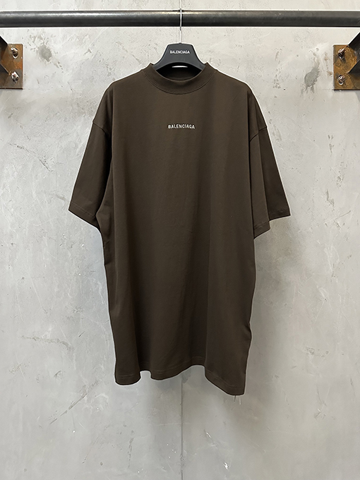 バレンシアガ スーパーコピー色のクラシックロゴ刺繍入り半袖Tシャツ