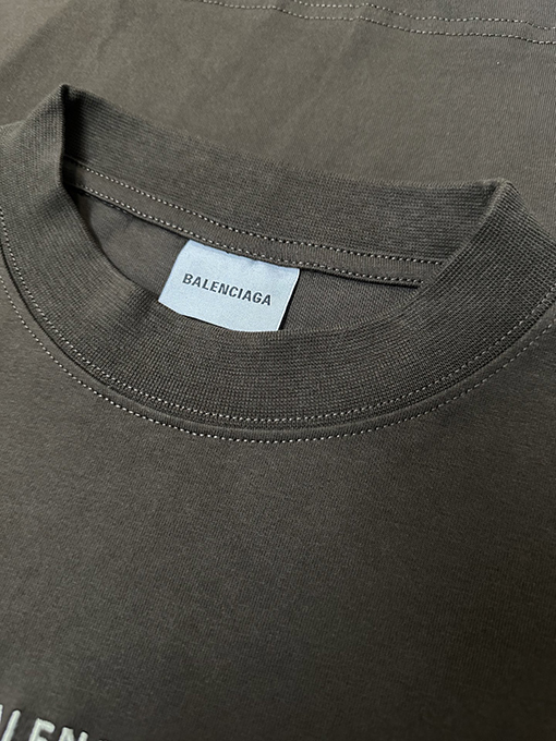 バレンシアガ スーパーコピー色のクラシックロゴ刺繍入り半袖Tシャツ