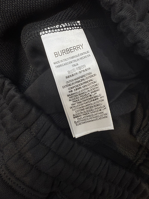 バーバリーコピー BURBERRY ウォーホース柄のカジュアルショーツ
