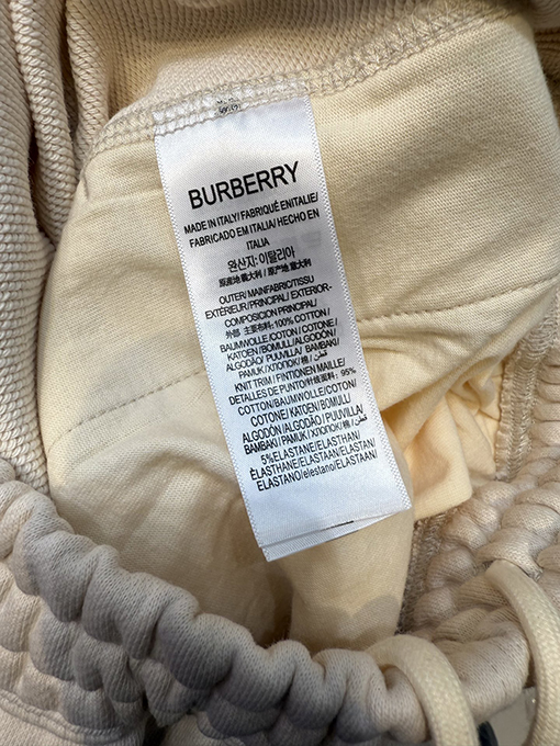 バーバリーコピー BURBERRY ウォーホース柄のカジュアルショーツ