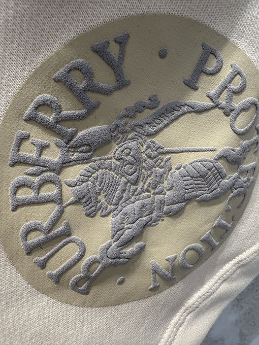 バーバリーコピー BURBERRY ウォーホース柄のカジュアルショーツ