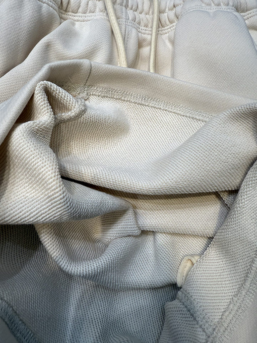 バーバリーコピー BURBERRY ウォーホース柄のカジュアルショーツ