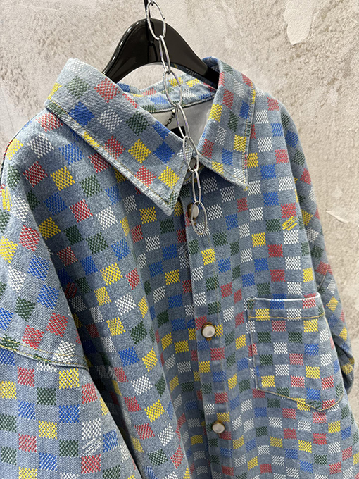 ルイヴィトンコピー カラフルなチェック柄のカラーブロック襟付きデニムシャツ