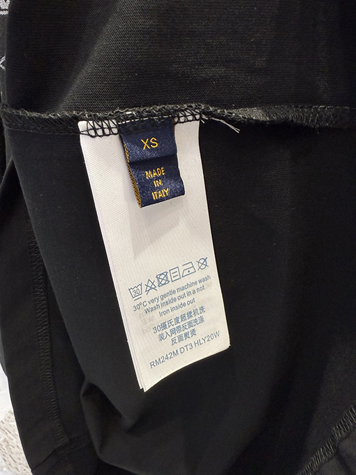 ルイヴィトン クラシックなグラデーションモノグラムロゴの半袖Tシャツ