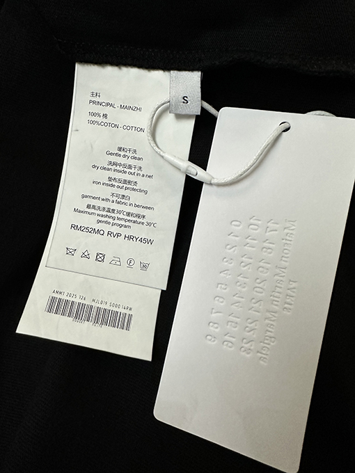 マルタン マルジェラスーパーコピー カレンダーロゴの文字がずれた半袖Tシャツ