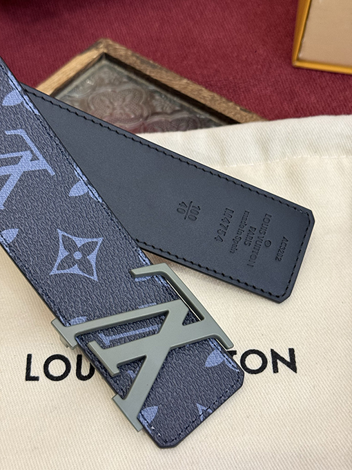 ルイヴィトンスーパーコピー LV Initiales Monogram 新モデルクラシック両面ベルト