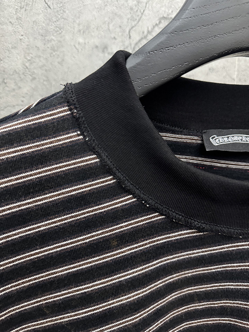 クロムハーツ ストライプ刺繍入りリバースリブ半袖Tシャツ