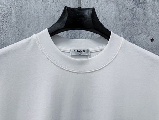 シャネルスーパーコピー フロッキーとプレスをしたカップルけ半袖Tシャツ