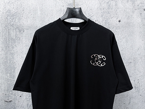 シャネルスーパーコピー フロッキーとプレスをしたカップルけ半袖Tシャツ