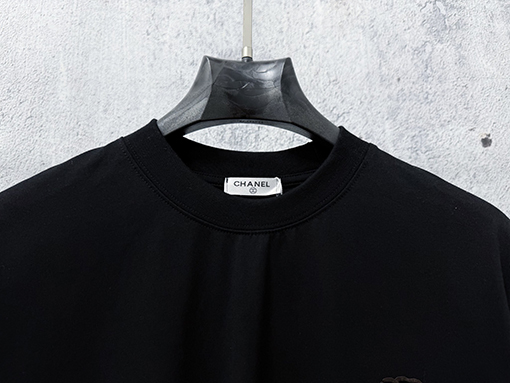 シャネルスーパーコピー フロッキーとプレスをしたカップルけ半袖Tシャツ
