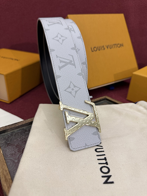 ルイヴィトンスーパーコピー LV Initiales Monogram 新モデルリバーシブル両面ベルト
