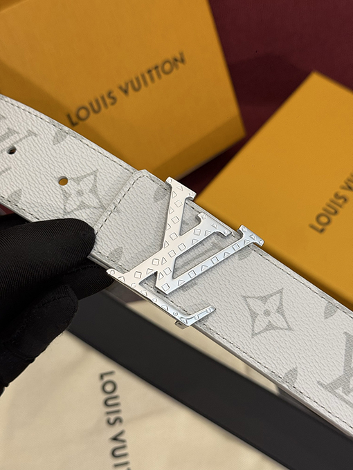 ルイヴィトンスーパーコピー LV Initiales Monogram 新モデルリバーシブル両面ベルト