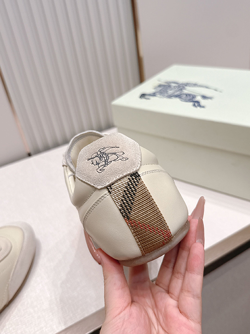 バーバリースーパーコピー 最新のドイツ製カジュアルトレーニングシューズ