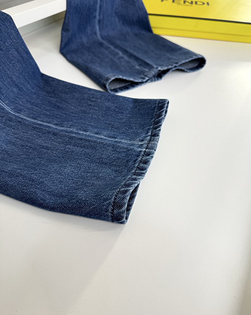 フェンディ 春夏コレクションクラシックメンズストレートレッグジーンズ