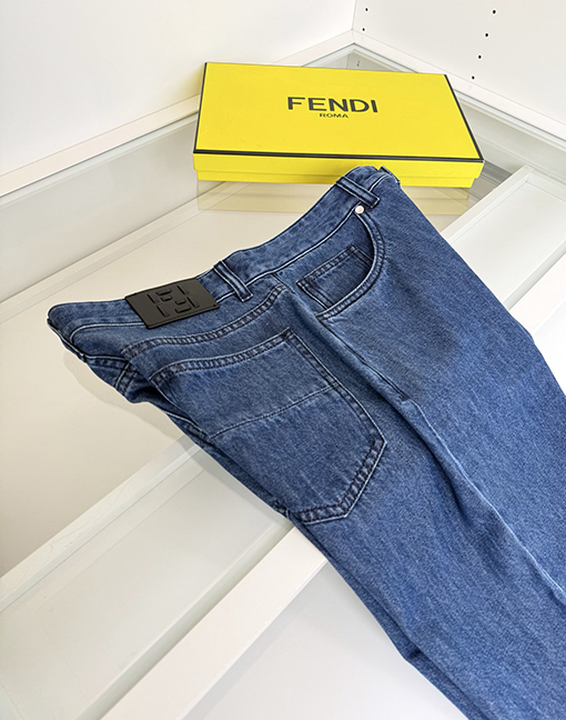 フェンディ 春夏コレクションクラシックメンズストレートレッグジーンズ