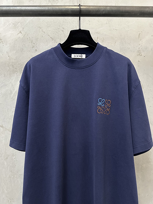 ロエベスーパーコピー クラシックなロゴ刺繍入り半袖Tシャツ