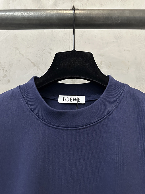 ロエベスーパーコピー クラシックなロゴ刺繍入り半袖Tシャツ