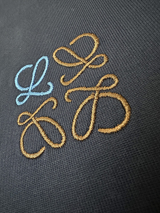 ロエベスーパーコピー クラシックなロゴ刺繍入り半袖Tシャツ