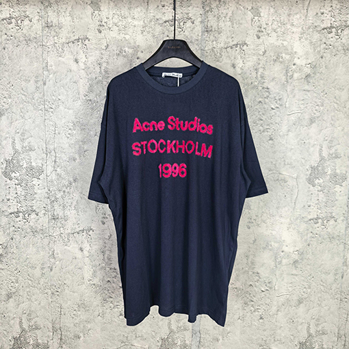 アクネストゥディオズコピー Acne Studios 1996 クラシックロゴ入りフロッキー半袖Tシャツ
