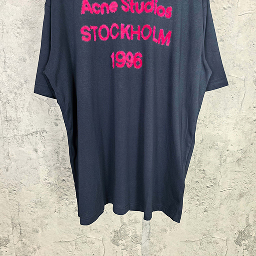 アクネストゥディオズコピー Acne Studios 1996 クラシックロゴ入りフロッキー半袖Tシャツ