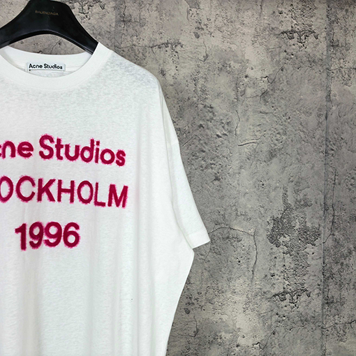 アクネストゥディオズコピー Acne Studios 1996 クラシックロゴ入りフロッキー半袖Tシャツ