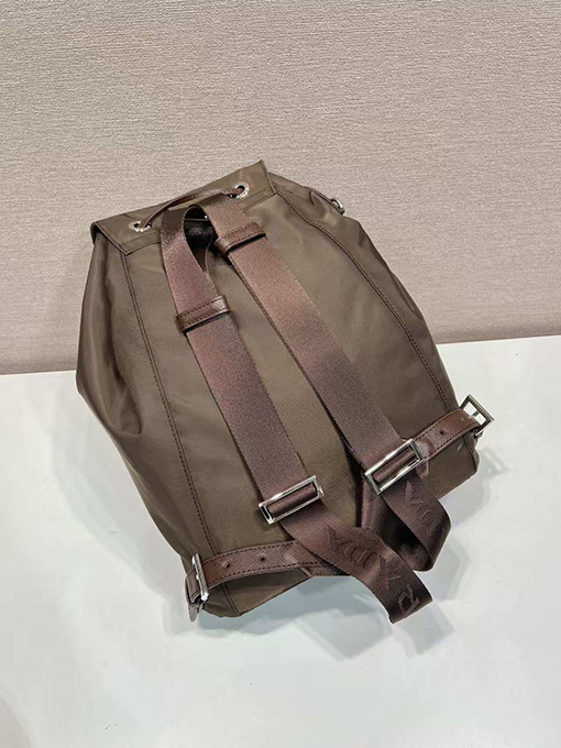 プラダ ファッショントレンドバックパック