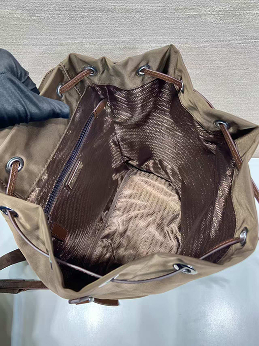 プラダ ファッショントレンドバックパック